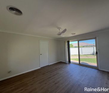 Renovated & Spacious 2 Bedroom Villa - Photo 4