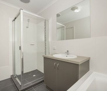 Spacious Three-Bedroom Townhouse - Photo 5