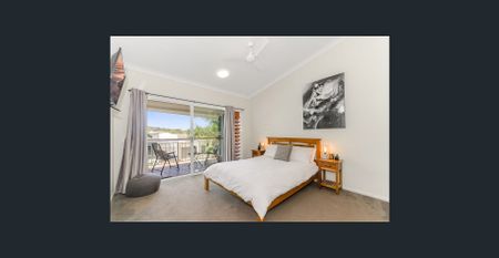 Spacious Terrace Home - Photo 2