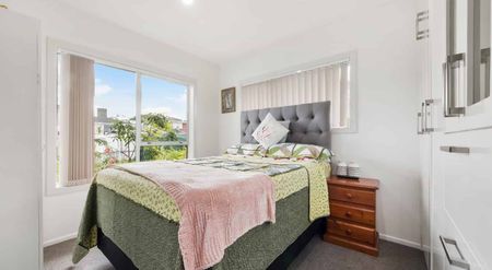 Sunny 3 Bedroom Home - Photo 3