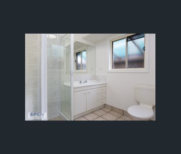 Spacious Family home backing onto Parkland - Photo 6