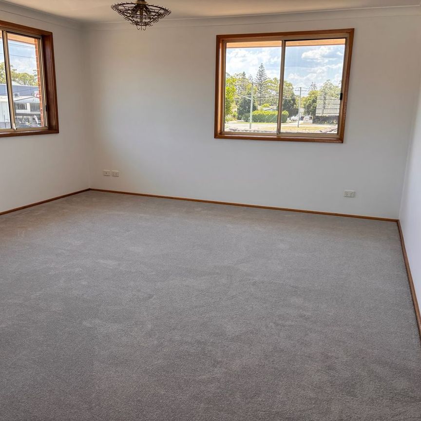 Centrally located 4 bedroom home - Photo 1