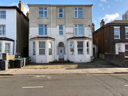 1 bedroom flat to rent - Photo 2