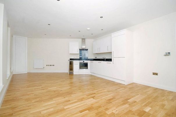 Finchley Road, London - Photo 1