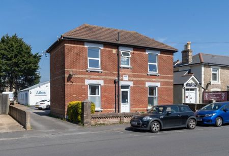 CLOSE TO UNI Wycliffe Rd Winton Room Let! - Photo 4