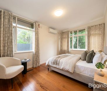 Quality Family Home in Sought-After Mount Waverley - Photo 3
