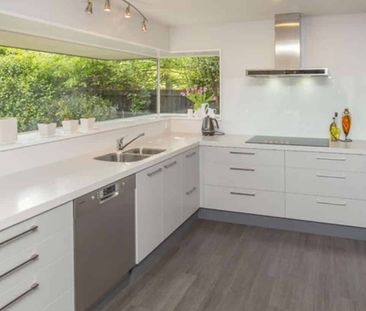 Spacious four bedroom family home! - Photo 3