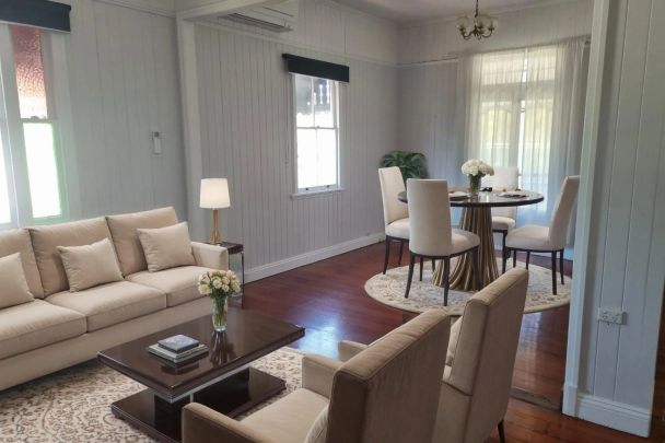 Spacious Dual-Level Family Home with 6 Bedrooms – Newly Renovated Downstairs - Photo 1