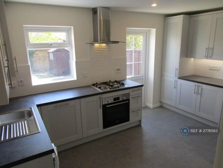 2 bedroom terraced house to rent - Photo 5