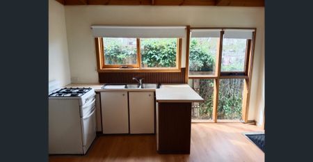 Cozy 1-Bedroom Granny Flat for Rent - Ideal Location! - Photo 2