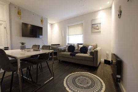 Saint Thomas Street - Photo 2