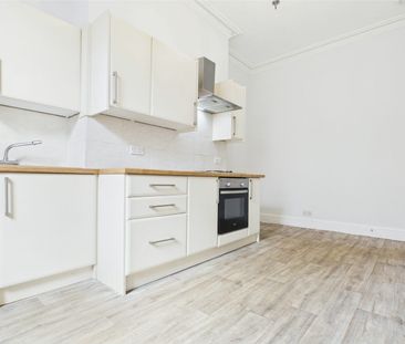Flat to rent on - Photo 3