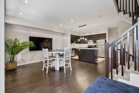 For Lease - 22 STOCKHOLM Private, Blossom Park - Airport and Area, Ontario - Photo 3