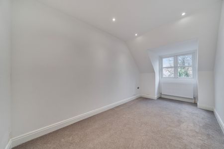 3 Bed Flat, West Hill, CR2 - Photo 2