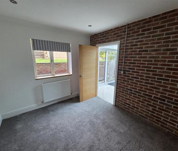 3 bedroom detached bungalow to rent - Photo 3