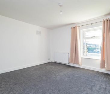 2 bedroom end of terrace house to rent - Photo 4