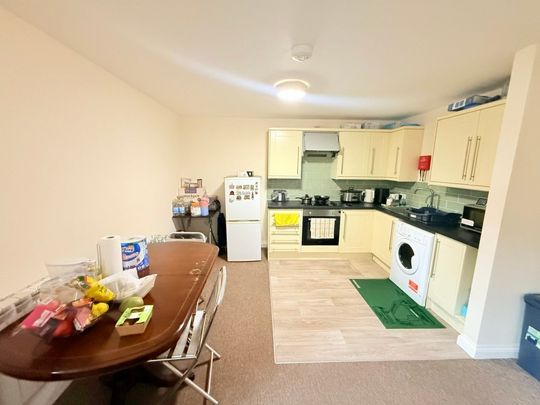 Sherborne Road, Yeovil, Somerset - Photo 1