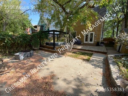 3 bed, 1 bath FULL HOUSE with Large Garage located Downtown Regina, SK - Photo 4