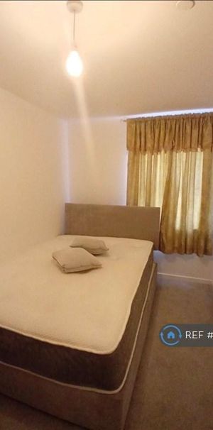 1 bedroom in a flat share to rent - Photo 1