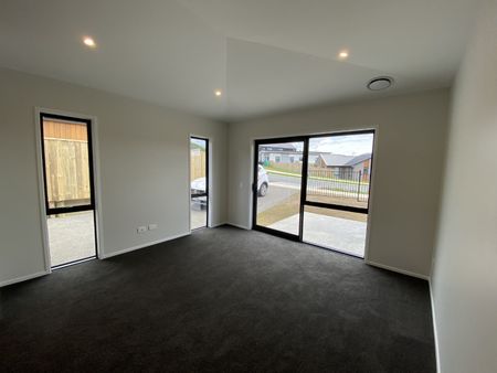 68 Hokioi Drive, Kenepuru - Photo 2