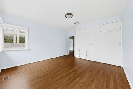 Modern Family Home in a Quiet Corner Location – Close to Everything! - Photo 2