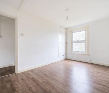 4 bedroom terraced house to rent - Photo 6