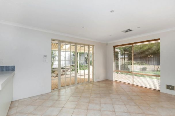 Charming Four Bedroom Home in Beeliar - Photo 1