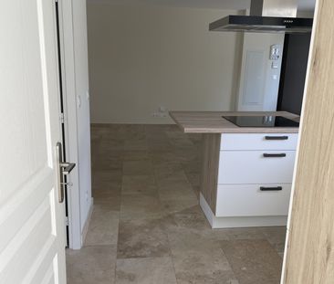 Location Appartement 2 pièces 50m² ST RAPHAEL 83700 - Photo 2