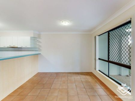 Part furnished 3 bedroom spacious townhouse for rent in sought after Corinda - Photo 4