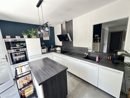 Location Maison 7 pièces 179m² BARBERAZ 73000 - Photo 5
