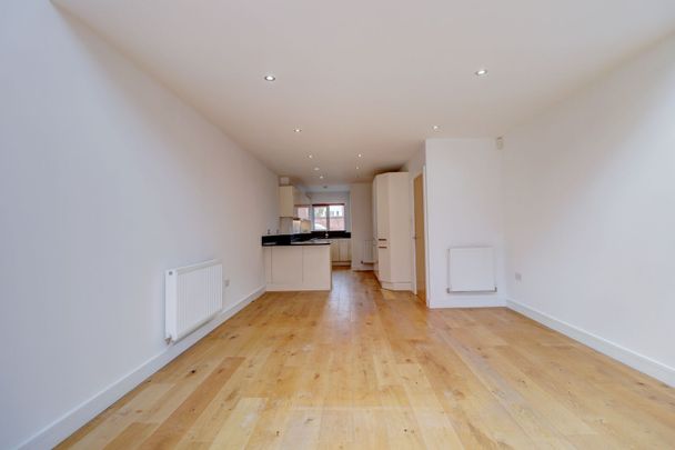 3 bedroom mid terraced house to rent - Photo 1