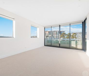 Spacious Waterside Apartment for lease - Photo 6