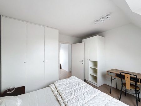 Ruim duplex dakappartement met twee slaapkamers, centraal gelegen. - Foto 3