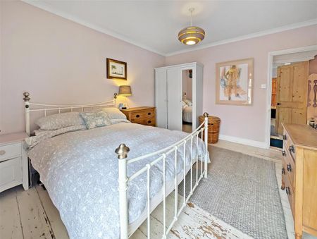 2 bedroom semi-detached house to rent - Photo 5