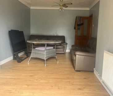 5 bedroom semi-detached house to rent - Photo 1