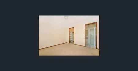 Spacious 3-Bedroom Townhouse â?? All Bedrooms Ensuite! - Photo 3