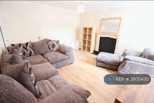 1 bedroom in a house share to rent - Photo 1