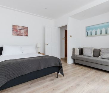 Sloane Avenue - Photo 2