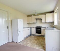 3 BEDROOM House - End Terrace - Photo 6