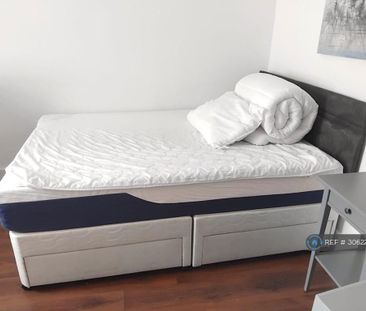2 bedroom flat to rent - Photo 3