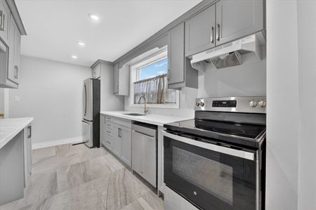 For Lease - 6 Sunkist Road, Georgina, Ontario - Photo 4