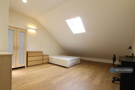 3 bedroom flat to rent - Photo 2