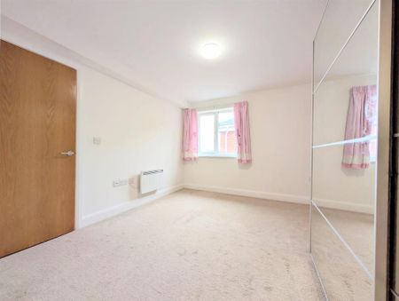 2 bedroom flat to rent - Photo 4