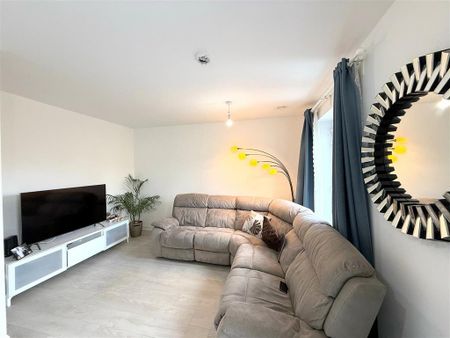 3 bedroom end of terrace house to rent - Photo 2