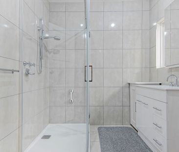 Hidden Paradise-COMFORTABLE AND CONVENIENT 3 BEDROOM HOME - Photo 5