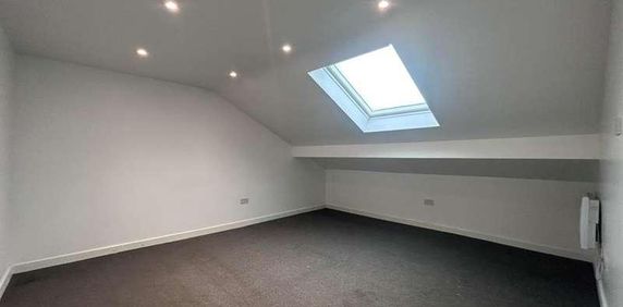 The Broadway, Thatcham, RG19 - Photo 2