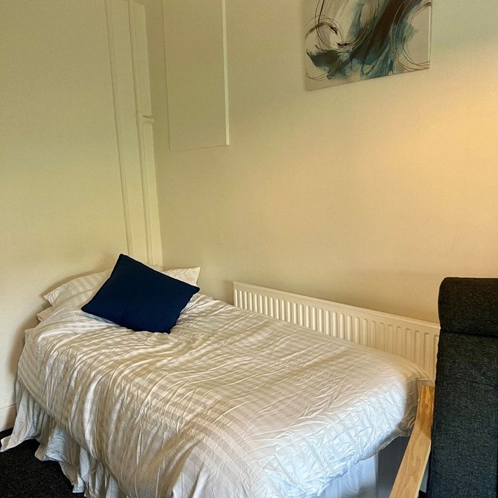 Bedsit, Waverley Road, BS6 - Photo 1