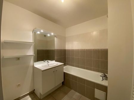 Location Appartement 3 pièces 74m² VALENCE 26000 - Photo 5