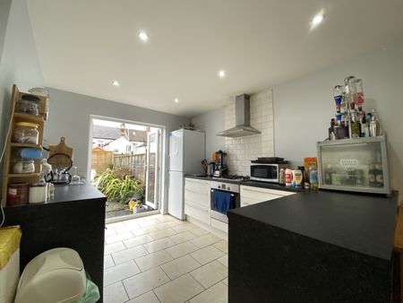 Sapphire Street, Adamsdown - Photo 2