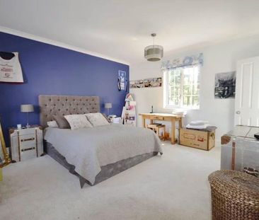 3 bedroom flat to rent - Photo 4